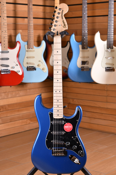 Squier (by Fender) Affinity Series Stratocaster Maple Neck Black Pickguard Lake Placid Blue