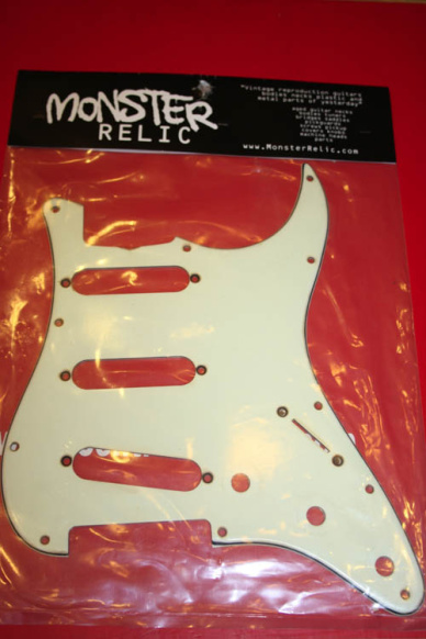 Monster Relic '62 Stratocaster Mint Green Pickguard