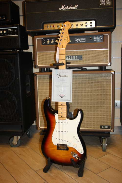 Fender Custom Shop Stratocaster Deluxe Maple Neck 3 Color Sunburst