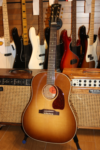 Gibson J-45 Quilted Mahogany Vintage Sunburst