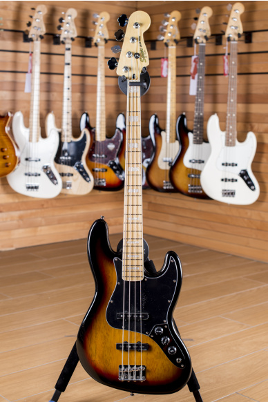 Squier (by Fender) Vintage Modified '77 Jazz Bass Maple Fingerboard 3 Color Sunburst