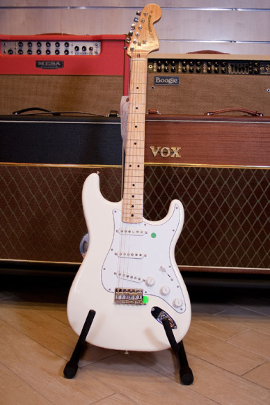 Fender Mexico Classic Series Stratocaster '70s Maple Neck Olympic White