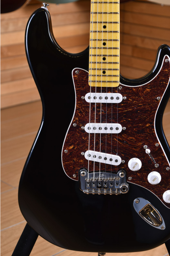 G&L Tribute Legacy Maple Neck Gloss Black | Centro Chitarre