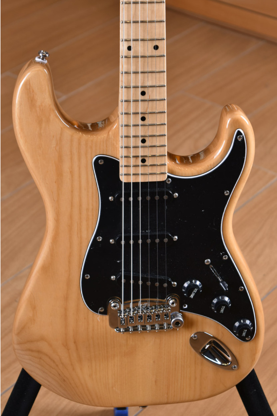 G&L Tribute Legacy Maple Neck Natural | Centro Chitarre