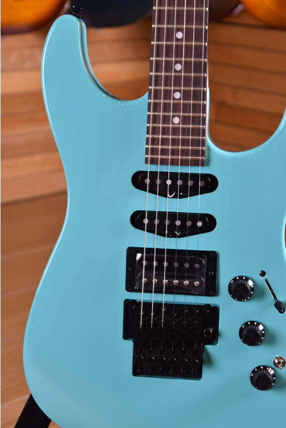 Fender Made in Japan Limited Edition HM STRAT Ice Blue | Centro