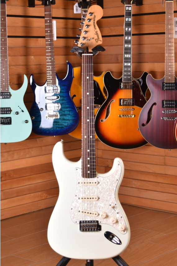 Fender Deluxe Stratocaster Roadhouse White