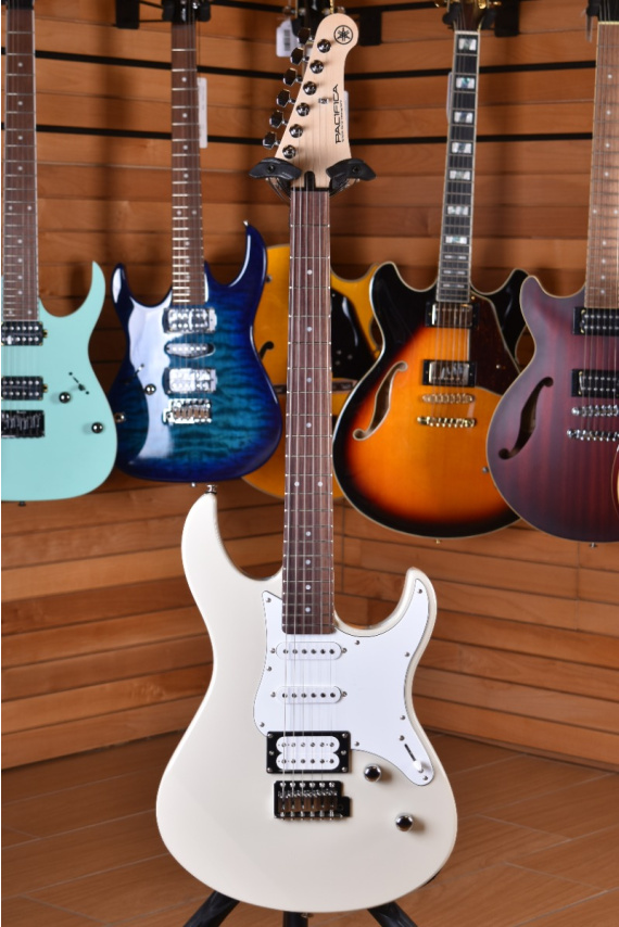 Yamaha PAC112VVW Pacifica Vintage White