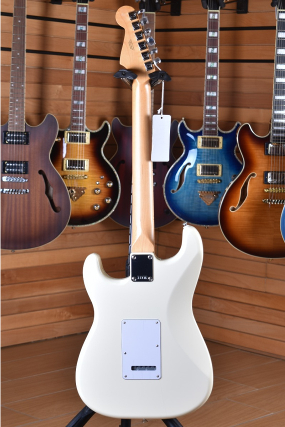 Fender Standard Stratocaster Chitarra Elettrica - Olympic White, Corpo In Pioppo, 6 Corde - Nuova